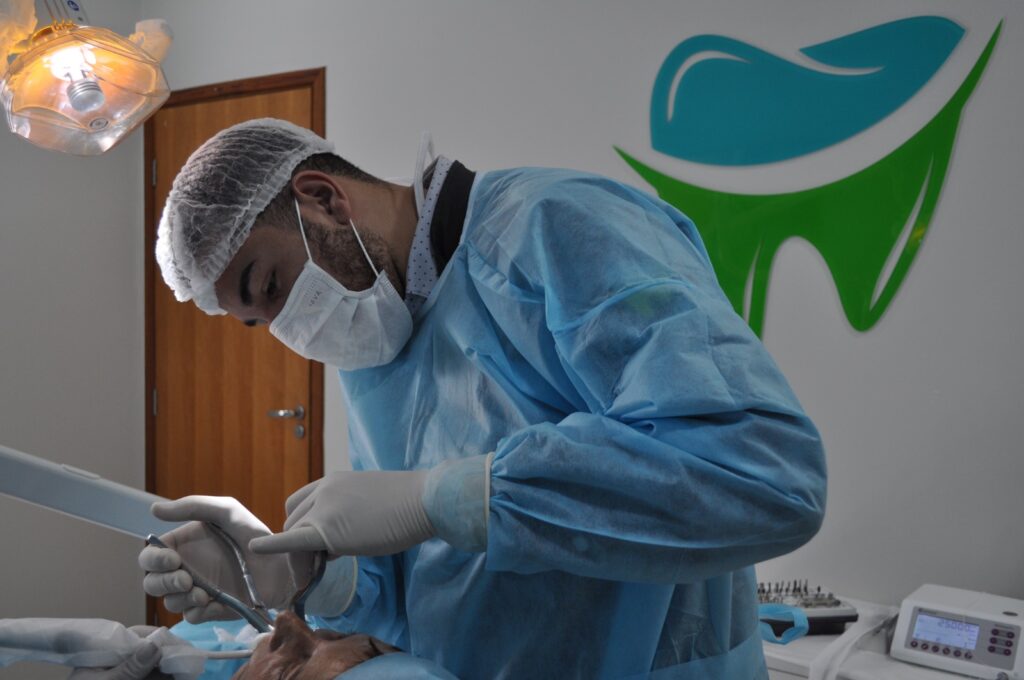 Dr. Alan - Implantodontista Qualité Franchising